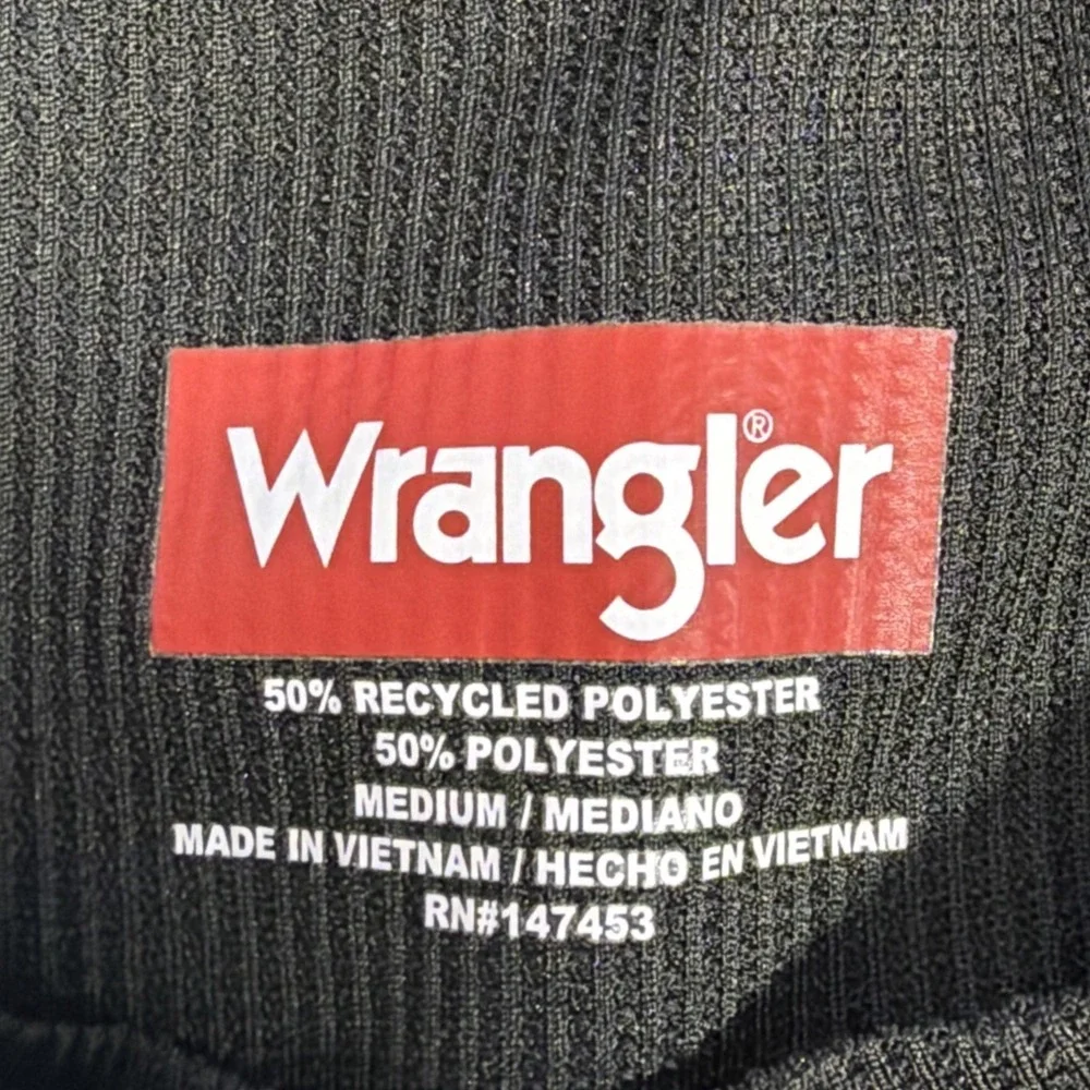 Wrangler Men's Medium Black Long Sleeve Waffle Thermal Crew Pocket Tagless Shirt